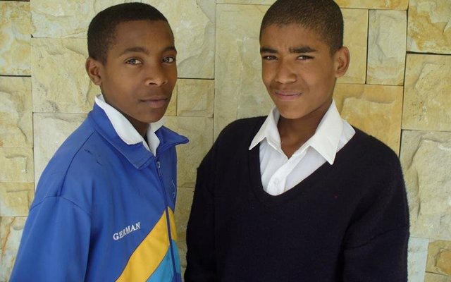 Baie geluk aan German Lewis (links) en Edward Goliath (regs) wat in die WP Landloop-span opgeneem is. Hulle neem op 2 en 3 Oktober 2015 aan die SASA landlope toernooi te Oos-Londen deel. Ons wens hulle baie sterkte toe en weet dat hulle ons skool se naam sommer nog baie hoog gaan hou. Enige donasies ten bate van hul onkostes is welkom.